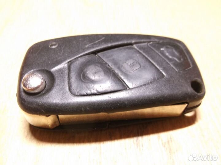 Fiat Iveco 3 button remote key TRW 210401 PCF7941
