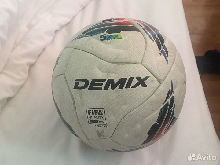 Футбольный мяч demix профессиональный pro fifa