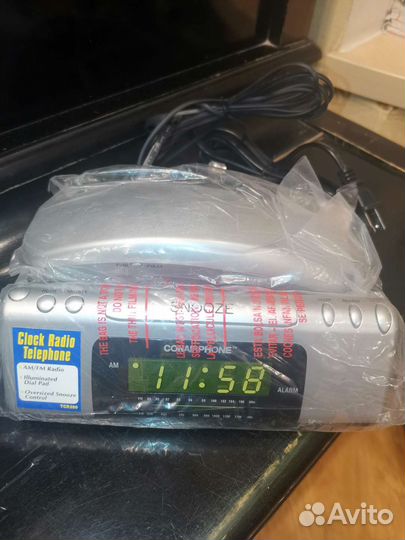 Стационарный телефон с радиоприёмником и часами