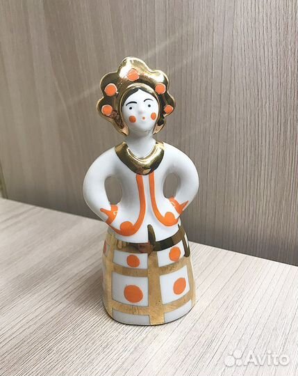 Статуэтка Барышня в кокошнике СССР Дулево