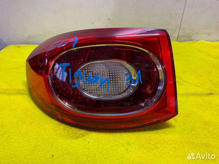 Фонарь задний левый Volkswagen Tiguan 5N1