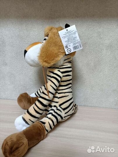 Тигр в шапке ушанке. Мягкая игрушка