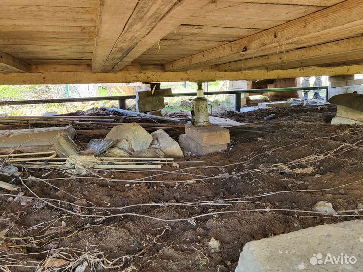 Замена старого фундамента в деревянном доме