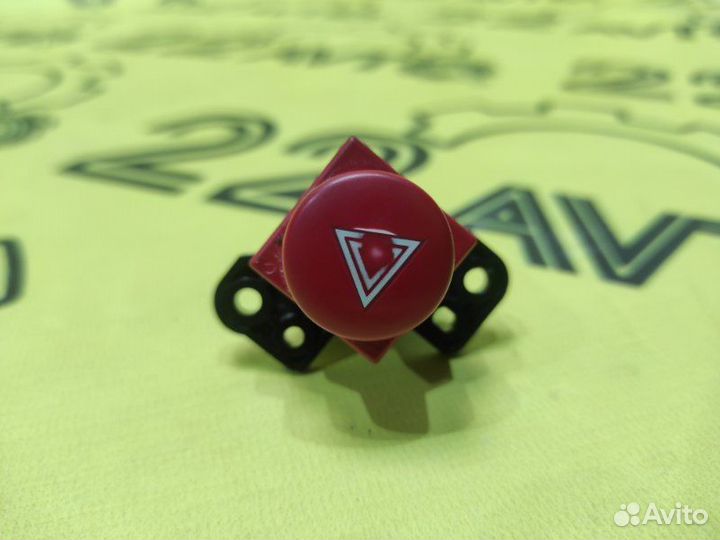 Кнопка аварийной сигнализации Subaru Legacy BLE