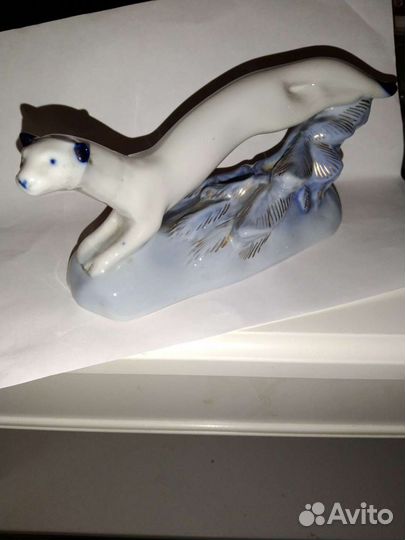 Фарфоровая фигурка 
