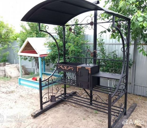 Мангал с крышей