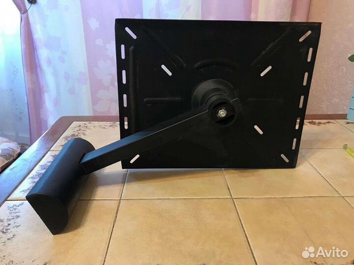 Металическая полка с поворотным механизмом