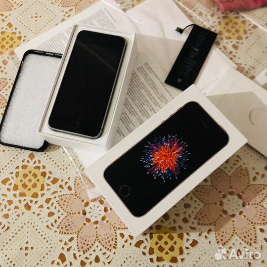 Телефон iPhone se