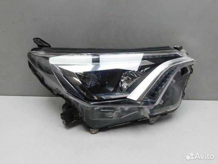 Фара правая Toyota RAV4