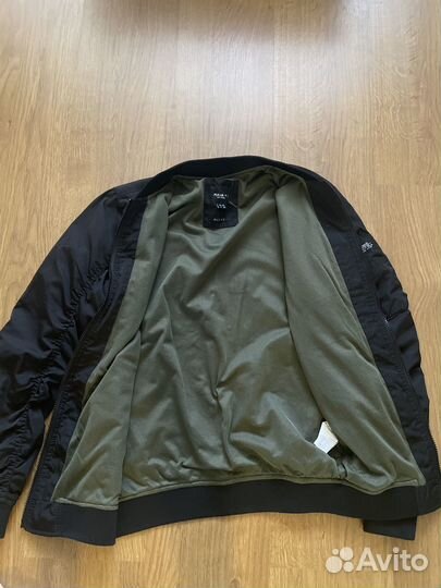 Бомбер мужской pull and bear