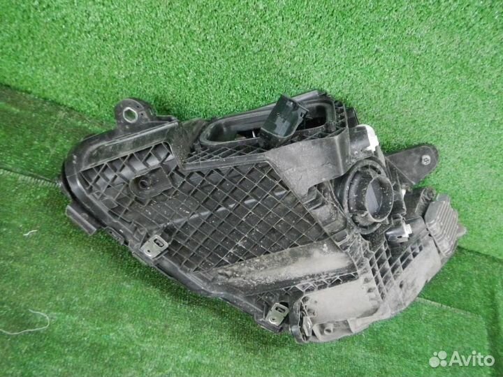 Фара правая Mercedes-Benz C-Class