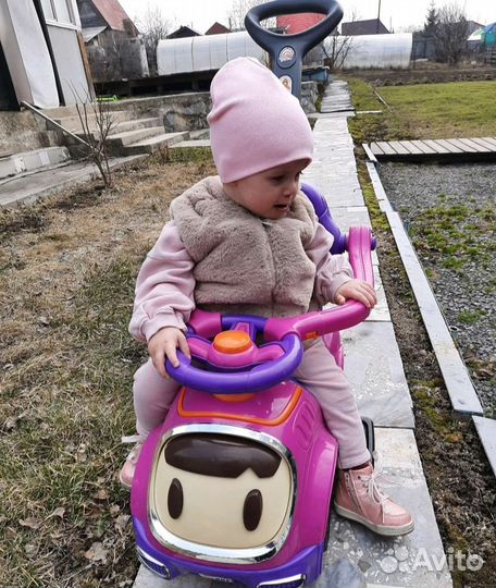 Детская машинка каталка с ручкой