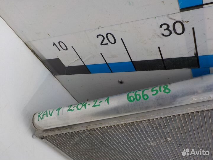 Радиатор кондиционера на Toyota RAV-4