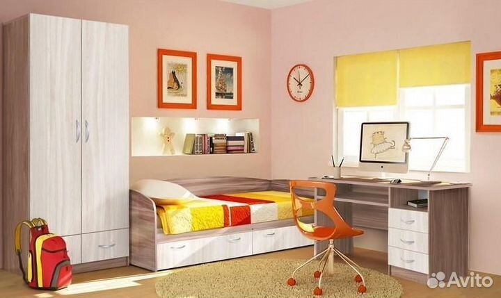 Стол компьютерный с ящиками и полками