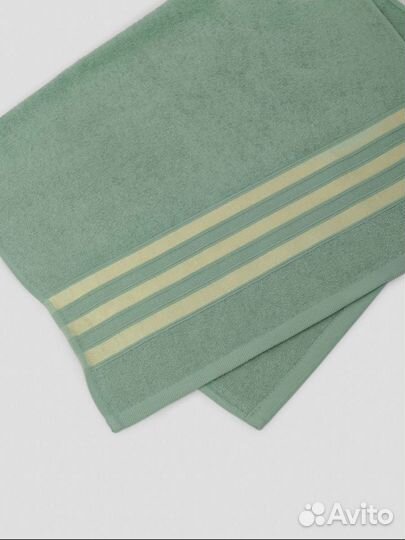 Подарочный набор махровых полотенец новый