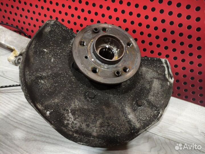 Кулак поворотный левый Mercedes-Benz Ml W166 2014