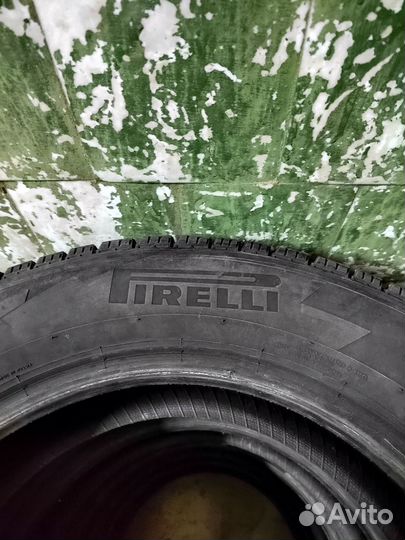 Pirelli Ice Zero 215/65 R17 103T