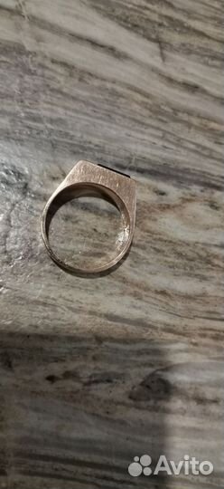 Мужской золотой перстень печатка