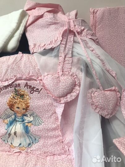 Комплект бортиков с потельным бельем в кроватку