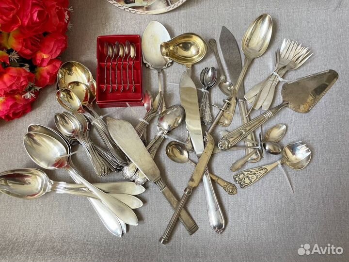 Много разных столовых приборов