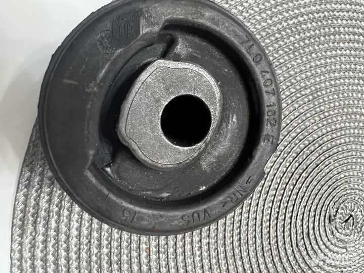 Сайленблоки задние переднего рычага