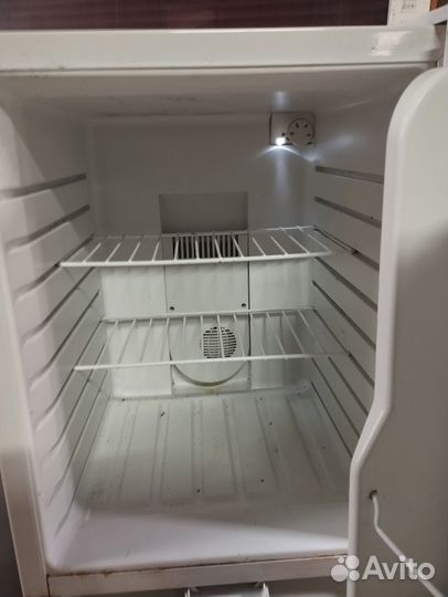 Холодильник бу sinbo sr55