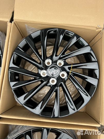 Новые Камрики Toyota R17 5-114.3