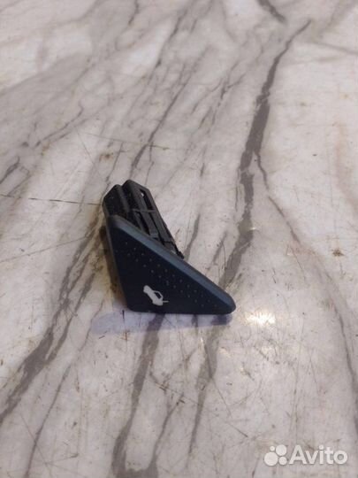 Кнопка открытия багажника Ford Focus DNW 1999