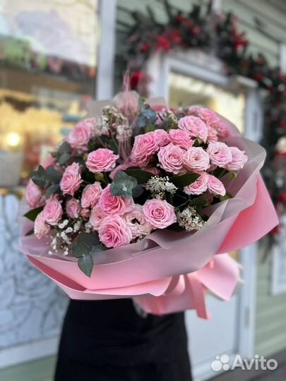 Букет кустовых роз / пионовидные розы