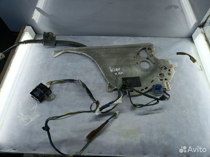 Дверная карта проводка блок замка Toyota Noah