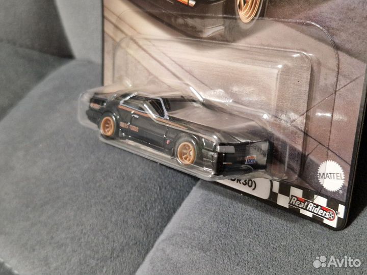 Hot wheels premium nissan skyline RS (KDR30)