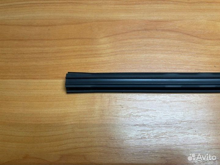 Уплотнитель стекла двери задний левый Opel Astra H