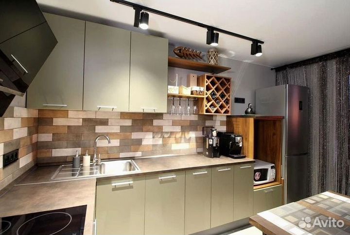 Кухонный гарнитур в современном стиле на заказ