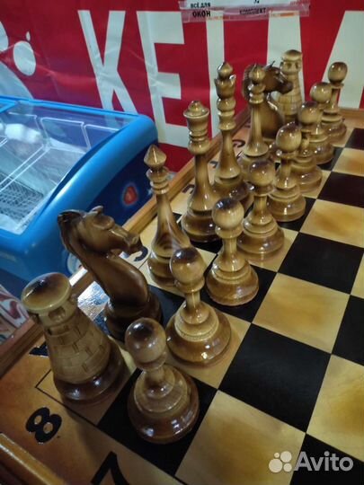 Стол с Шахматами