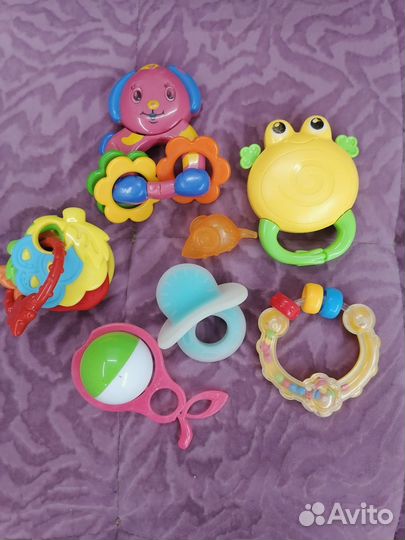 Прорезыватель и игрушки для новорожденных