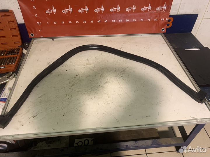 Renault Sandero Уплотнитель капота