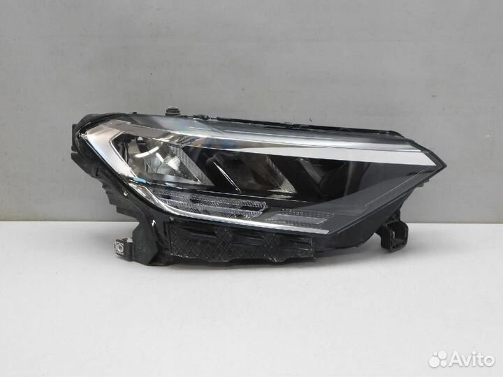 Фара правая Volkswagen Polo