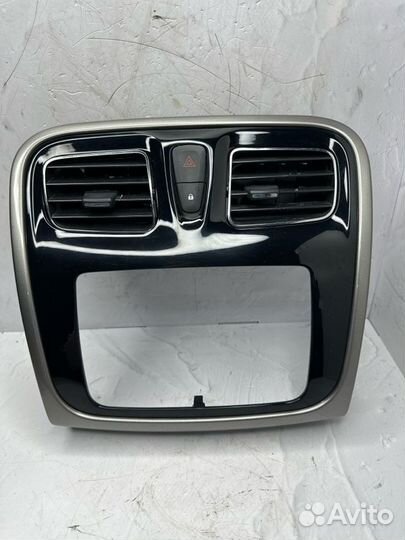 Рамка магнитолы Renault Sandero 5S H4M 2021