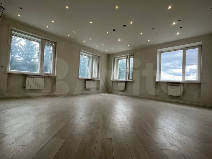 4-к. квартира, 121 м², 2/5 эт.