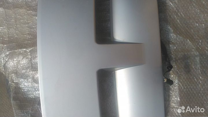 Спойлер на 5-ю дверь багажника Toyota Nadia