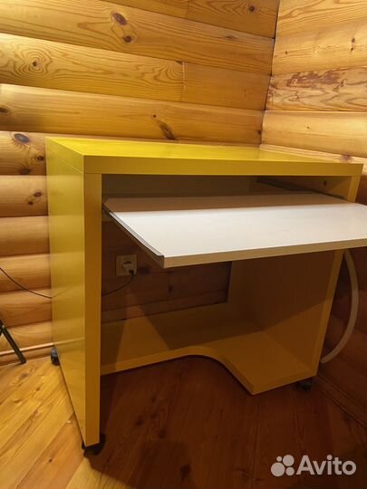 Стол-парта и стул на колесиках