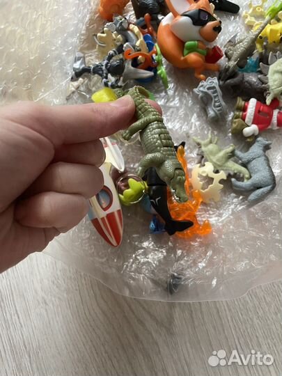 Большое количество мелких игрушек