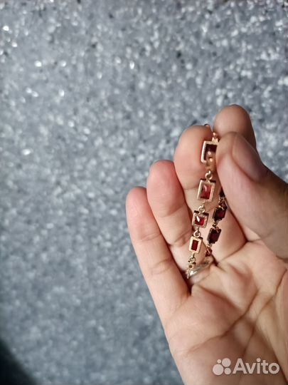 Золотые серьги с гранатом 585