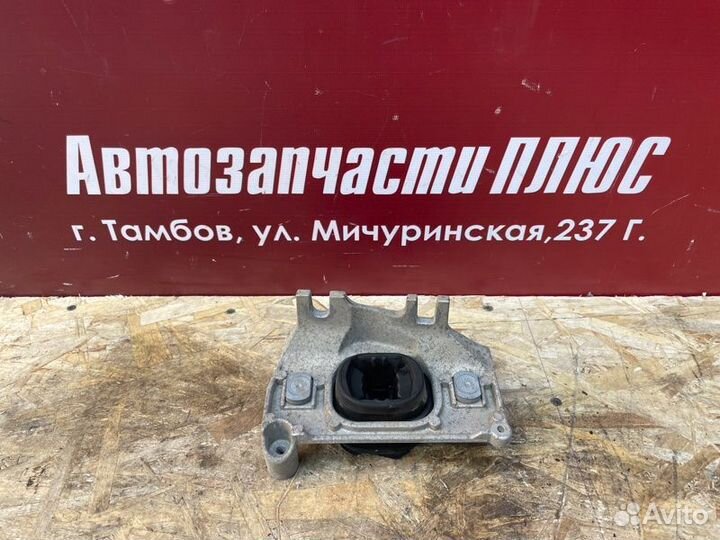 Опора двигателя левая Renault Duster