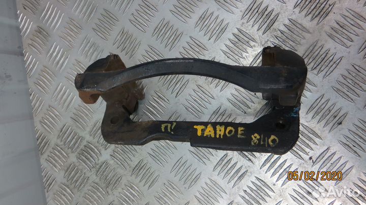 Скоба переднего тормозного суппорта Tahoe 840