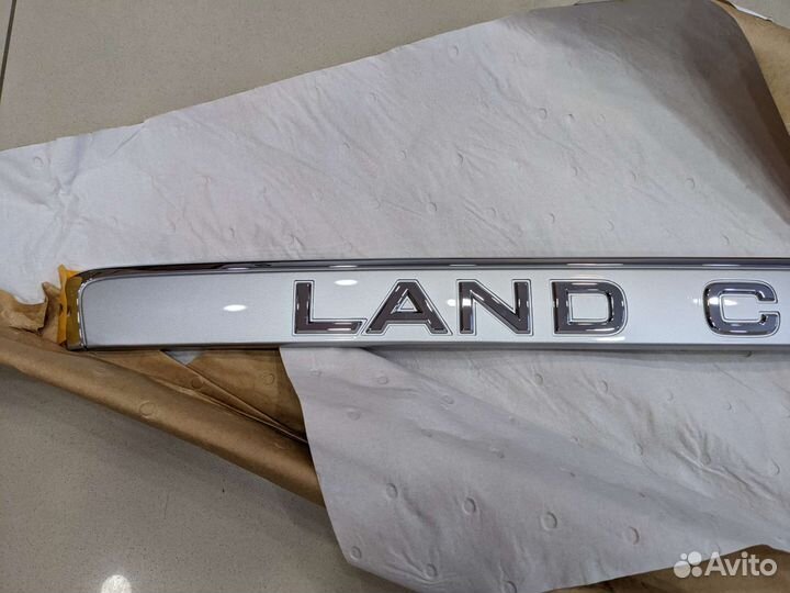 Молдинг крышки багажника land cruiser 100 серебро