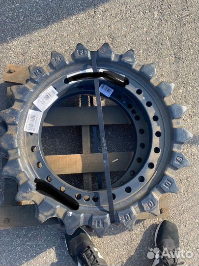 Звездочка 335/E8720 на JCB JS305 LC (Корея)