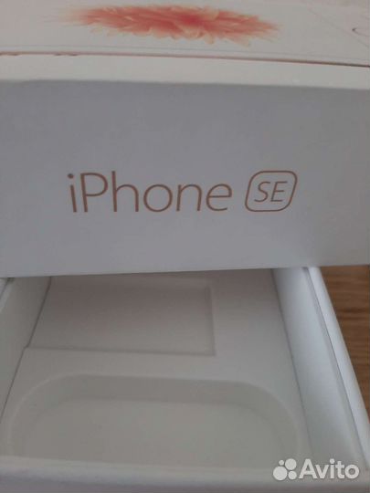 Коробка от телефон iPhone SE белый