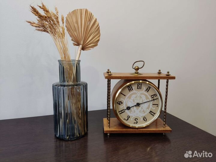 Механические настольные часы весна СССР