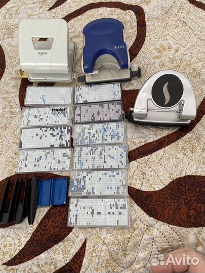 16 предметов Кассы с буквами и дыроколы